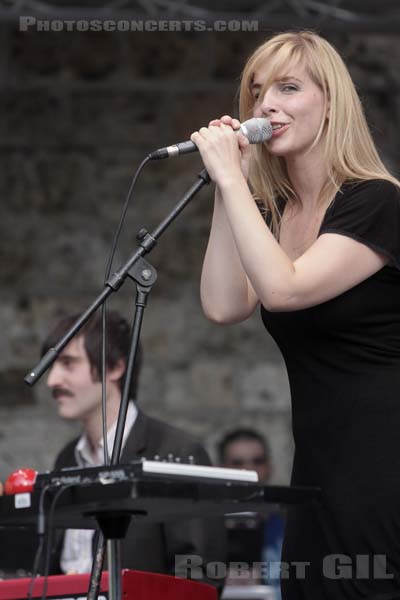 BARBARA CARLOTTI - 2008-07-25 - PARIS - Paris Plage (Pont de Sully) - 